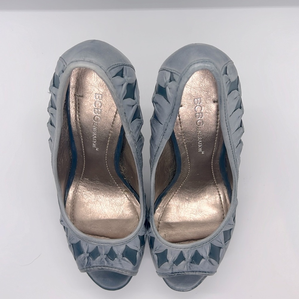 BCBGeneration Blue two tone peep toe heels. Sz 37.5